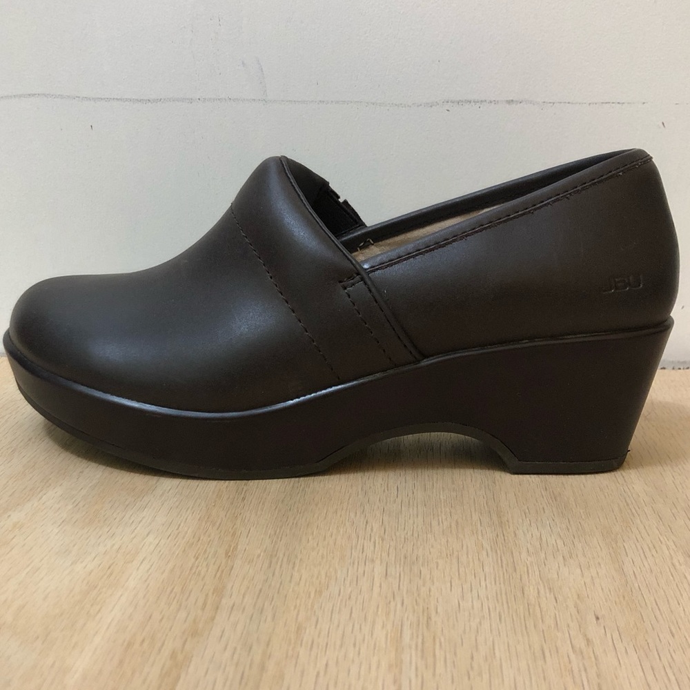 {JBU} Brown Clogs w/ Leather Uppers